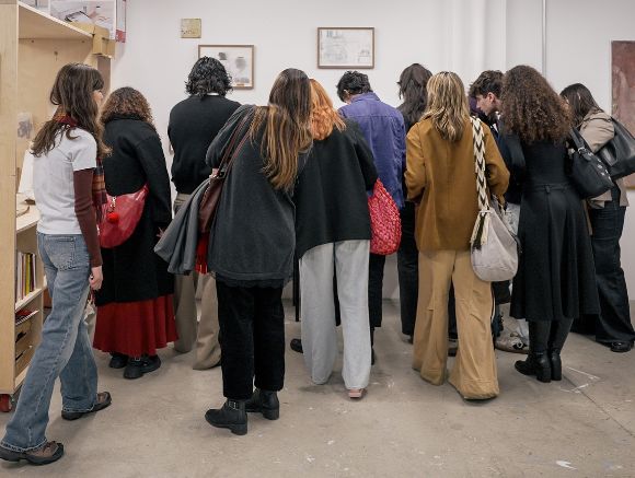 Con el paso cambiado II, 2026